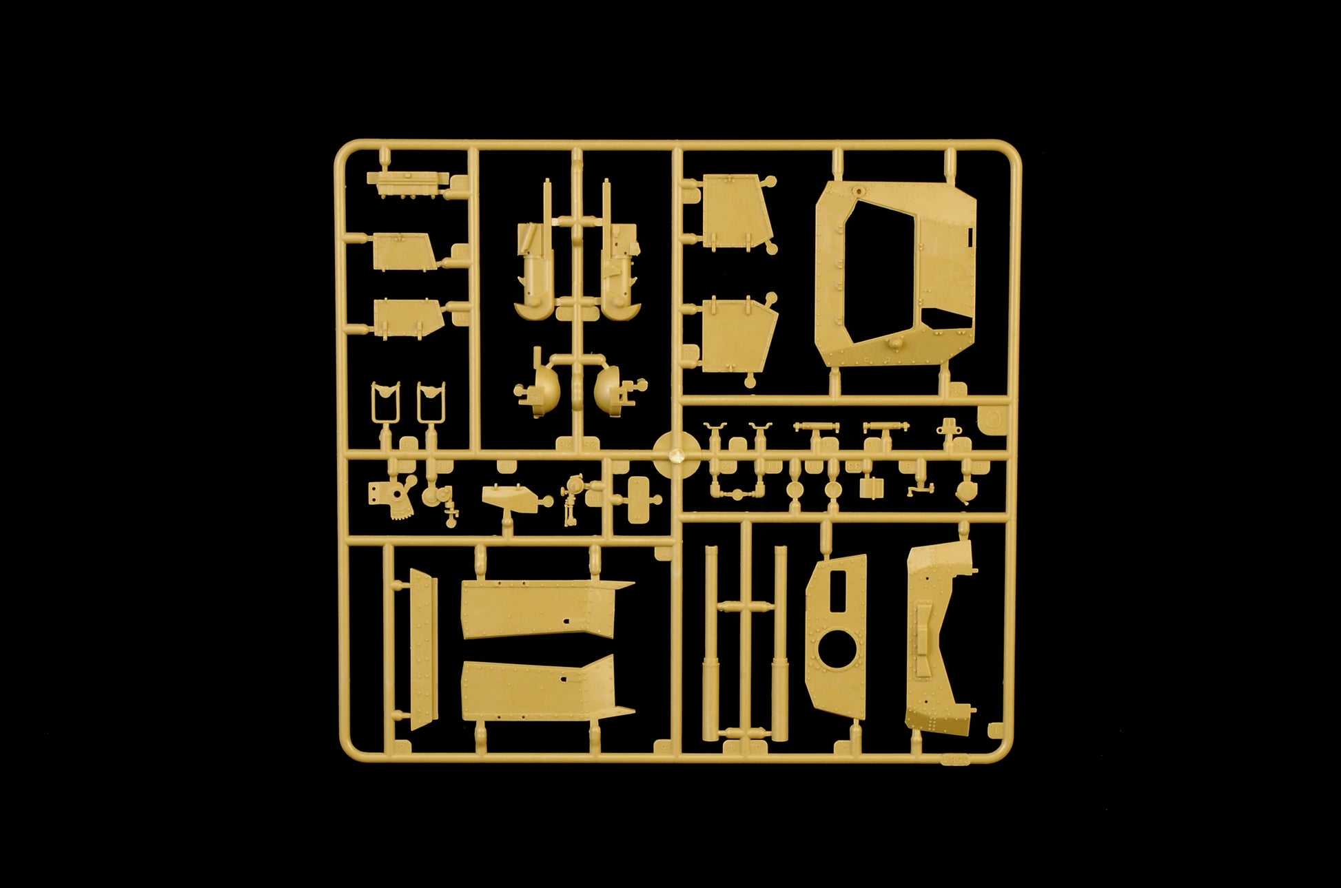 Grapa 2 de la maqueta del carro italiano Semovente M2 en versión mejorada en escala 1:35 de Italeri referencia 6759