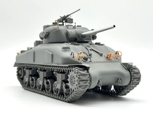Foto frontal derecha de la maqueta del Sherman M4A1 Late en escala 1:35 de Border Model con referencia BT-056