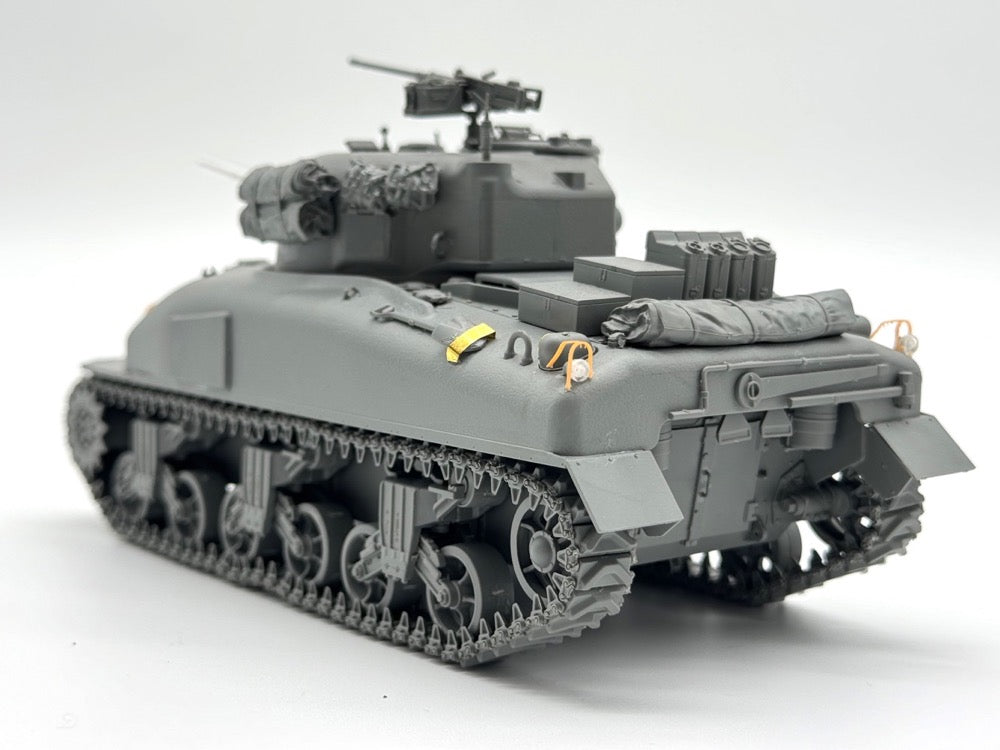 Foto trasera izquierda de la maqueta del Sherman M4A1 Late en escala 1:35 de Border Model con referencia BT-056