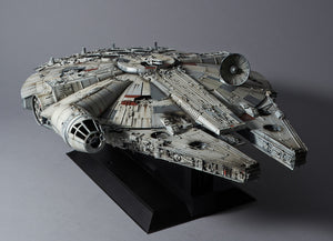 Foto frontal de la maqueta del Millennium Falcon de Star Wars en escala 1:72 de Revell referencia 01206