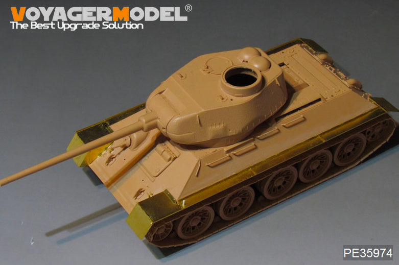 Foto lateral izquierda del T34/85 del set de mejora de guardabarros en escala 1:35 de Voyager Model referencia PE35974