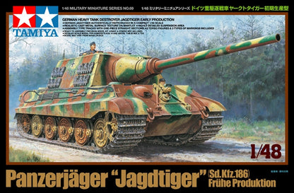 Portada de la caja de la maqueta del cazacarros alemán Jagdtiger en versión inicial en escala 1:48 de Tamiya referencia 32569