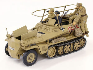 Foto delantera de la maqueta del vehículo alemán Sd.Kfz.250/3 Greif en escala 1:35 de Tamiya referencia 35113
