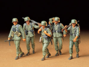 TAMIYA (1/35) German Machine Gun Crew On Maneuver