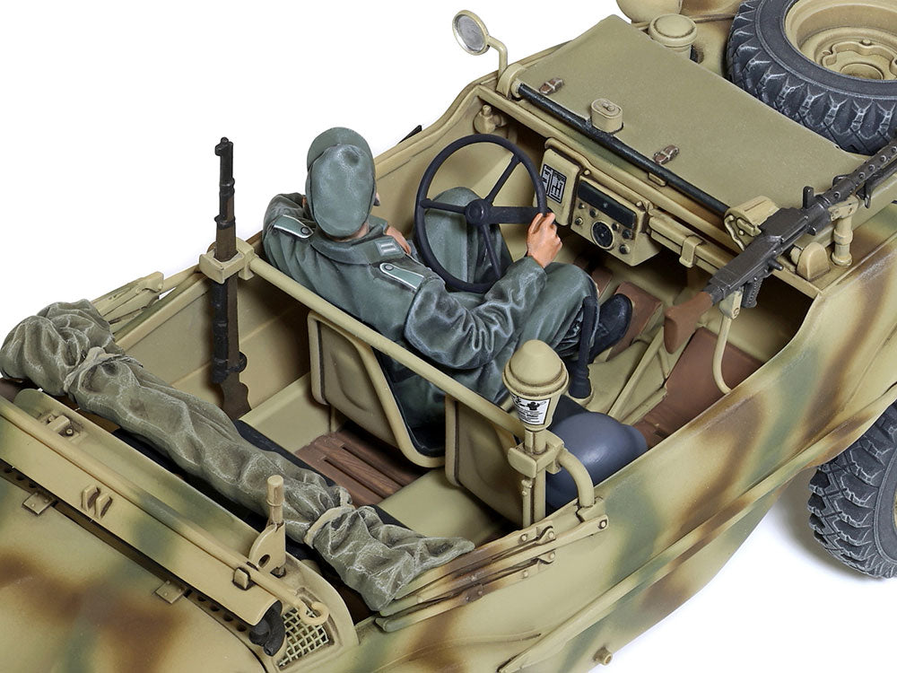 Foto interior de la maqueta del Schwimmwagen Tipo 166 en escala 1:35 de Tamiya referencia 35393