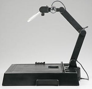 TAMIYA Arbeitsplatz mit Vergrößerungslinse