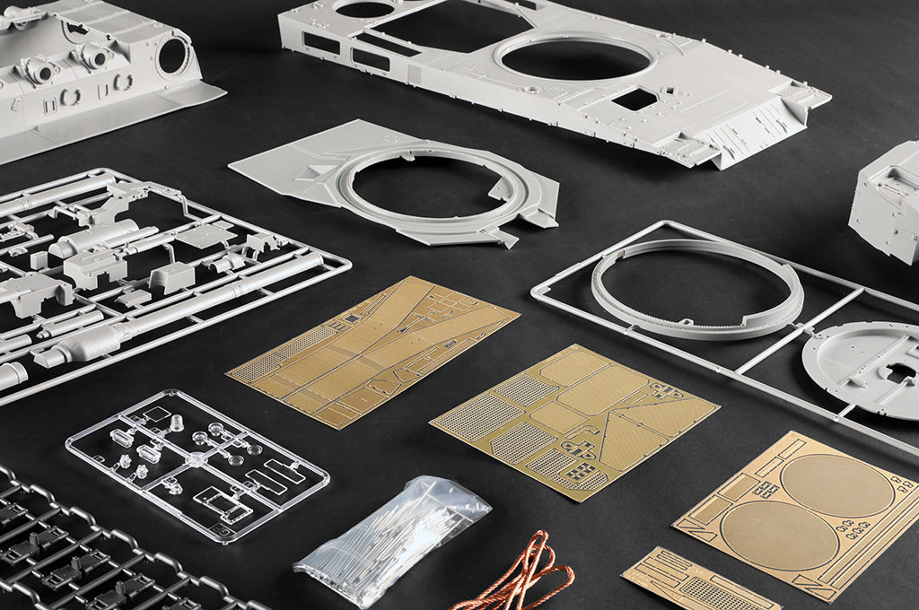 Piezas de la maqueta del carro de combate Leopard 2A6 en escala 1:16 de Trumpeter referencia 00966