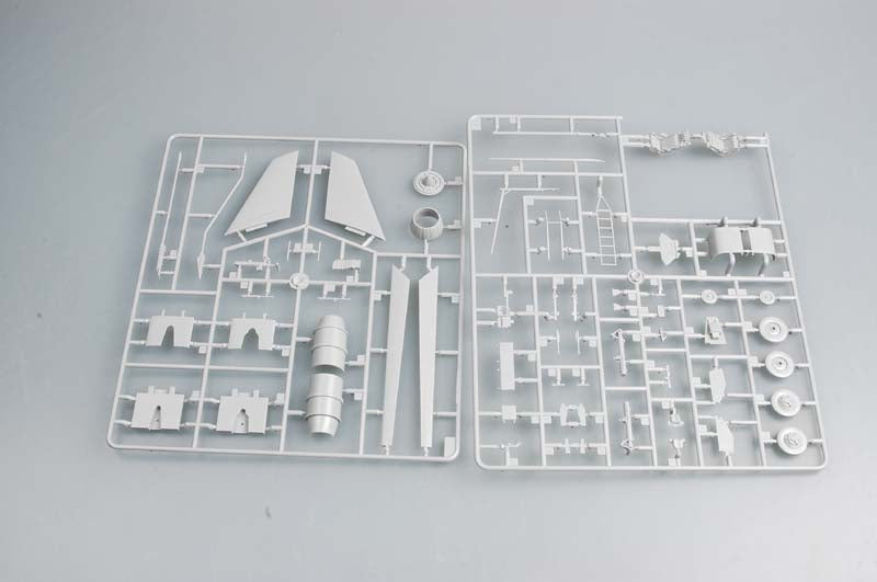 Piezas 2 de la maqueta del caza F-100D Super Sabre en escala 1:48 de Trumpeter referencia 02839