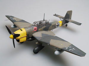 Foto frontal de la maqueta del bombardero alemán Ju-87 B-2 Stuka en escala 1:32 de Trumpeter referencia 03214