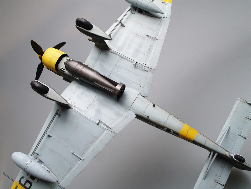 Bajos de la maqueta del bombardero alemán Ju-87 B-2 Stuka en escala 1:32 de Trumpeter referencia 03214