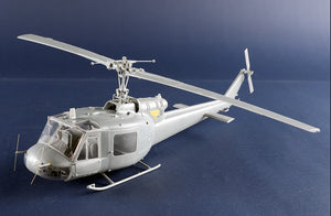 TRUMPETER (1/35) UH-1B Huey