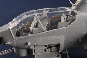 Detalle de la cabina de la maqueta del helicóptero de ataque Super Cobra AH-1W en versión inicial en escala 1:35 de Trumpeter referencia 05116