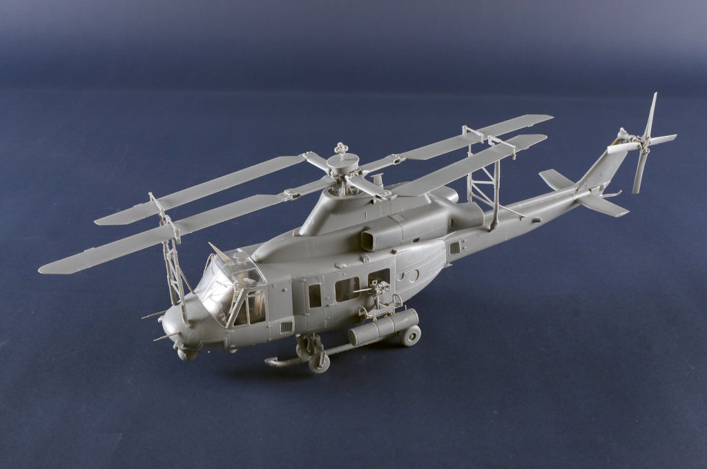 Vista delantera de la maqueta del helicóptero UH-1Y Venow en escala 1:35 de Trumpeter referencia 05118