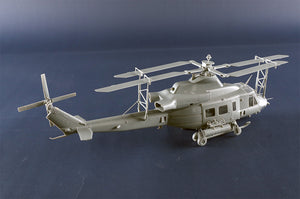 Vista posterior de la maqueta del helicóptero UH-1Y Venow en escala 1:35 de Trumpeter referencia 05118