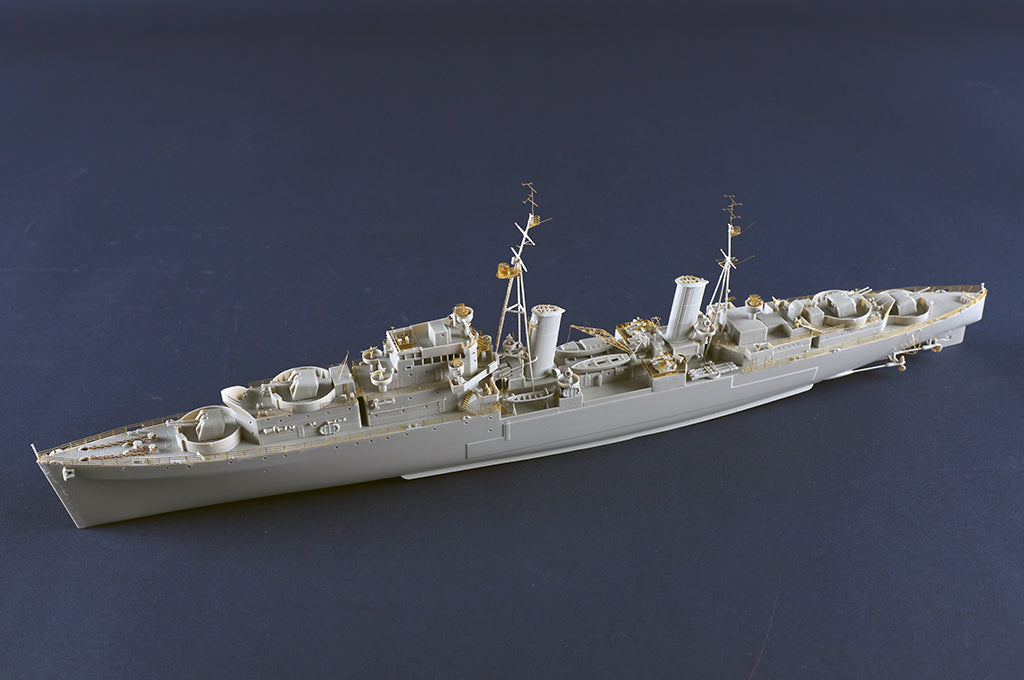 Vista lateral izquierda de la maqueta de la fragata británica HMS Scylla en escala 1:350 de Trumpeter referencia 05368