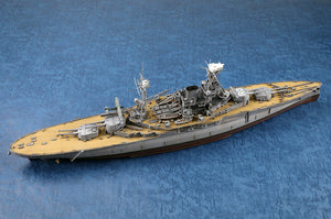 Foto trasera de la maqueta del acorazado británico Royal Oak en escala 1:350 de Trumpeter referencia 05378