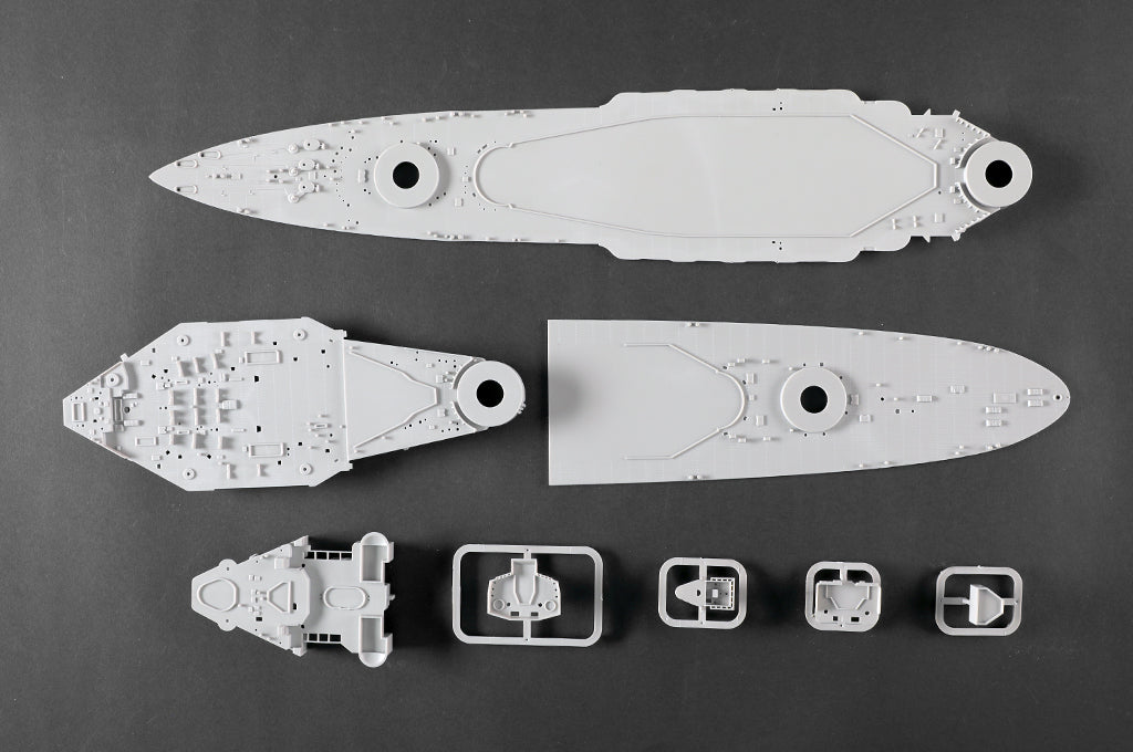 Grapas 2 de la maqueta del acorazado británico Royal Oak en escala 1:350 de Trumpeter referencia 05378