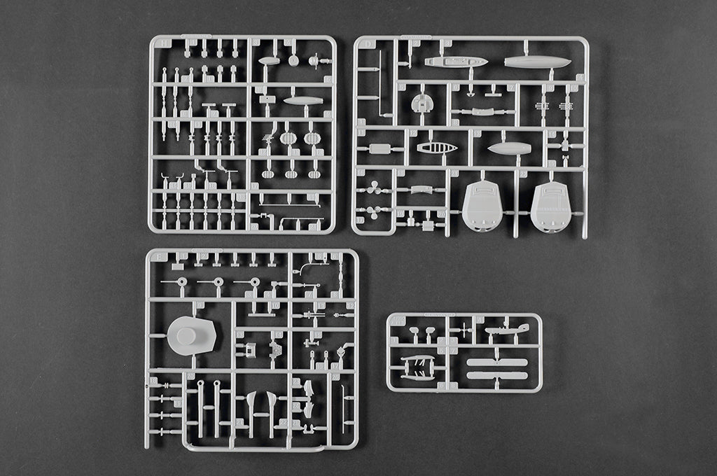 Grapas 4 de la maqueta del acorazado británico Royal Oak en escala 1:350 de Trumpeter referencia 05378