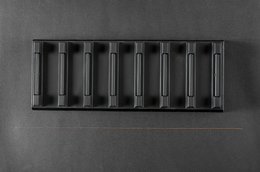 Pedestal de la maqueta del acorazado británico Royal Oak en escala 1:350 de Trumpeter referencia 05378