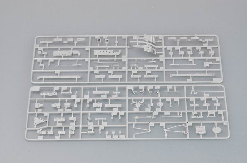 Piezas 3 de la maqueta del Crucero de Batalla británico Hood en 1931 en escala 1:700 de Trumpeter referencia 05741