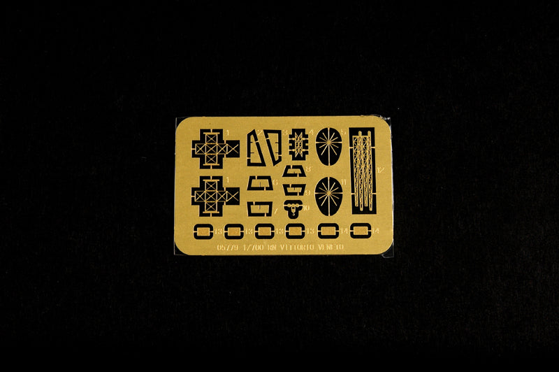 Fotograbados de la maqueta del acorazado italiano Vitorio Veneto en 1940 en escala 1:700 de Trumpeter referencia 05779