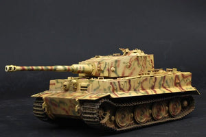 TRUMPETER (1/35) Pz.Kpfw. VI Ausf. E Sd.Kfz. 181 Tiger I (Medium Production) w/ Zimmerit