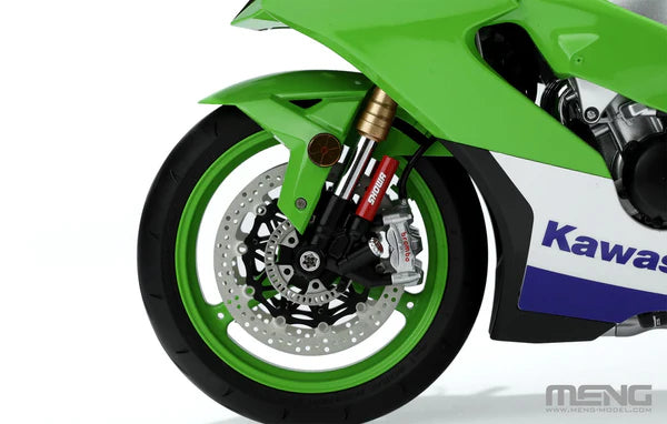 Detalle de la rueda delantera de la maqueta de la moto Kawasaki ZX-10R Ninja en escala 1:9 prepintada de Meng referencia TS-007s