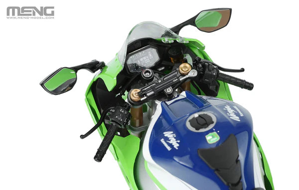 Detalle del manillar de la maqueta de la moto Kawasaki ZX-10R Ninja en escala 1:9 prepintada de Meng referencia TS-007s