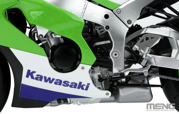 Detalle del motor de la maqueta de la moto Kawasaki ZX-10R Ninja en escala 1:9 prepintada de Meng referencia TS-007s
