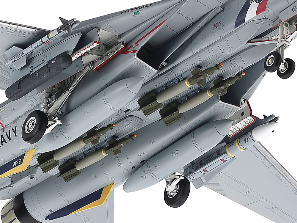 Detalle del armamento de la maqueta del caza F-14 D Tomcat en escala 1:72 de Tamiya referencia 60795