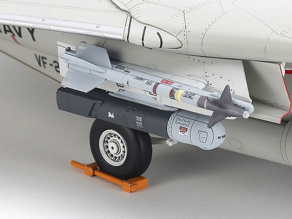Detalle de las ruedas de la maqueta del caza F-14 D Tomcat en escala 1:72 de Tamiya referencia 60795