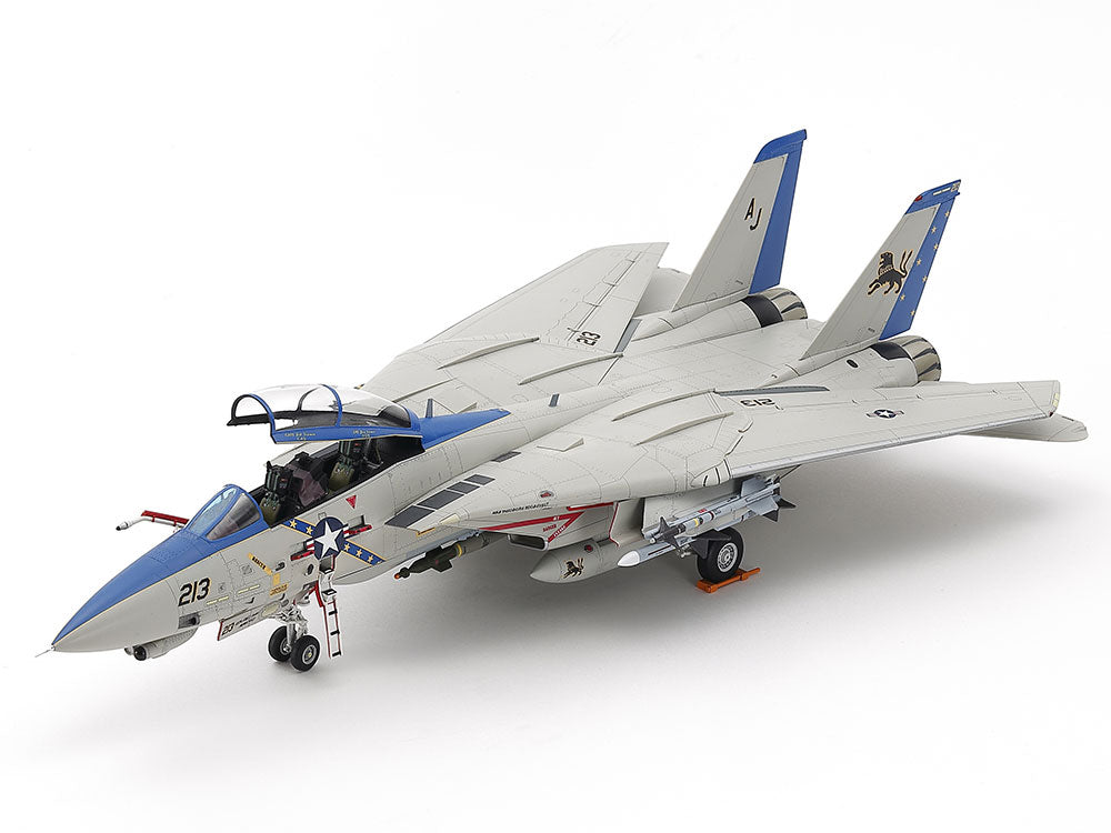 Vista lateral izquierda de la maqueta del caza F-14 D Tomcat en escala 1:72 de Tamiya referencia 60795