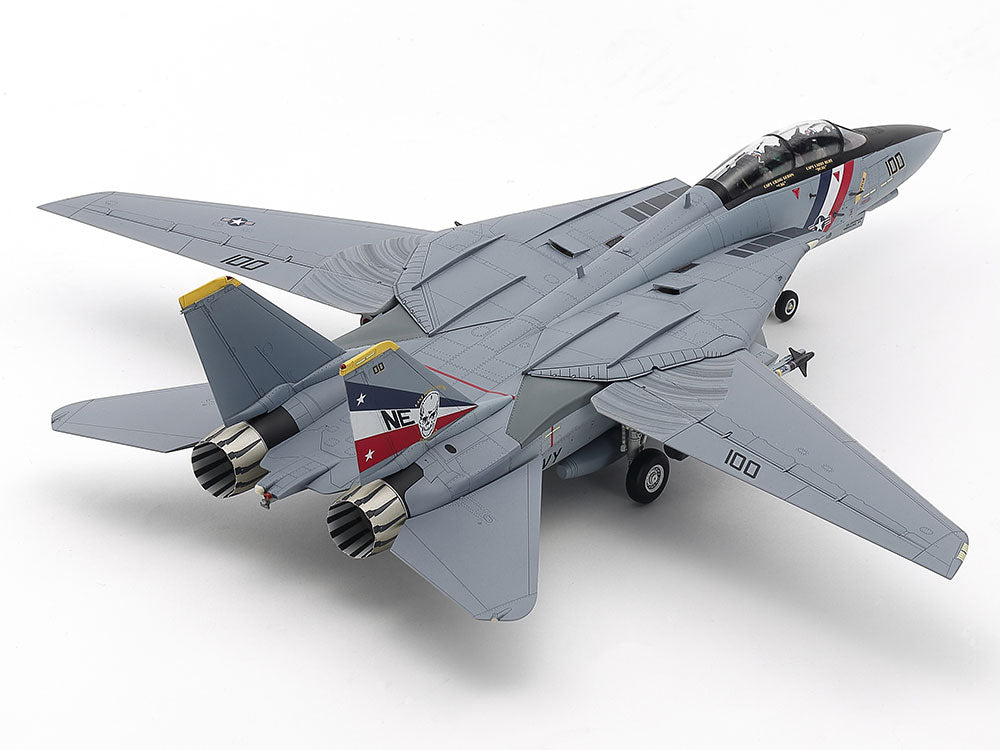 Vista lateral derecha con alas extendidas de la maqueta del caza F-14 D Tomcat en escala 1:72 de Tamiya referencia 60795