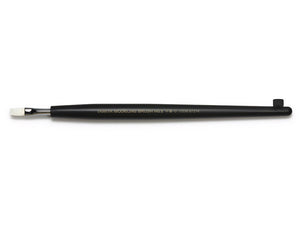 Pincel técnico plano con punta plana de tamaño pequeño y cerdas de resina sintética, ideal para pintar en una sola pasada. De Tamiya referencia 87214