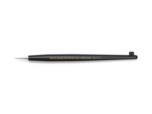 Pincel técnico plano con punta ultra fina  y cerdas de resina sintética, ideal para pintar en zonas de difícil acceso. De Tamiya referencia 87216