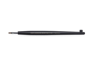 Pincel técnico plano con punta redondeada de tamaño pequeño y cerdas de resina sintética, ideal para pintar detalles. De Tamiya referencia 87224 