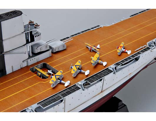 Foto detalle de la cubierta de la maqueta del portaviones USS Saratoga CV-3 en escala 1:350 de Trumpeter referencia 05607