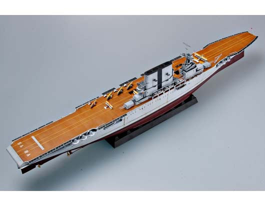 Vista lateral derecha de la maqueta del portaviones USS Saratoga CV-3 en escala 1:350 de Trumpeter referencia 05607