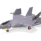 Vista lateral izquierda de la maqueta del caza F-35C en escala 1:72 de Tamiya referencia 60794