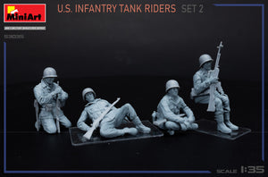 Vista derecha de las figuras de soldados de infantería norteamericano montados en tanque en escala 1:35 de Miniart referencia 53035