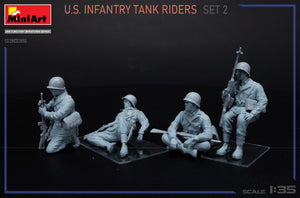 Vista izquierda de las figuras de soldados de infantería norteamericano montados en tanque en escala 1:35 de Miniart referencia 53035