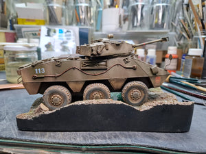 Vista lateral derecha de la maqueta del vehículo blindado español VEC H-90 en escala 1:35 hecho en resina por M4 Model