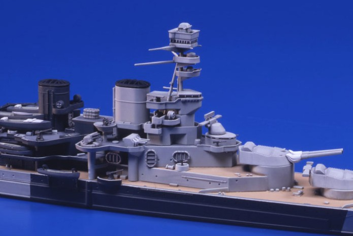 Vista detalle puente de mando de la maqueta del Crucero de Batalla Británico Repulse en escala 1:700 de Tamiya con referencia 31617