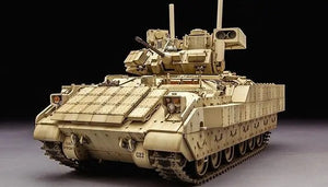 Vista frontal de la maqueta del vehículo de asalto de infanteria M3A3 Bradley con sistema Busk III a escala 1:35 del fabricante Meng on referencia SS-006