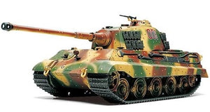 Vista lateral de la maqueta del carro pesado alemán King Tiger en su versión de producción en escala 1:48 de Tamiya con referencia 32536