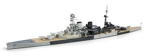 Vista lateral izquierda de la maqueta del Crucero de Batalla Británico Repulse en escala 1:700 de Tamiya con referencia 31617