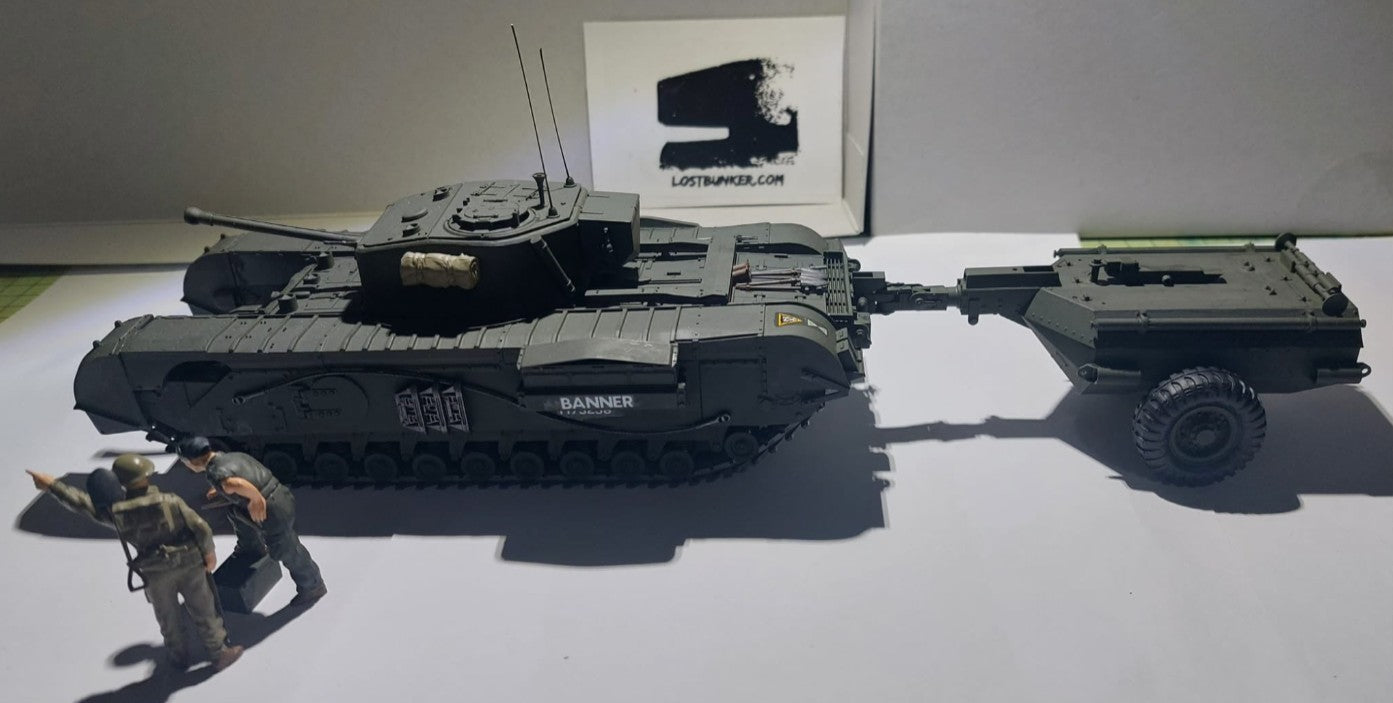 Foto de costado izquierdo de la maqueta del carro británico Churchill Cocodrile en escala 1:35 de Tamiya con referencia 35100