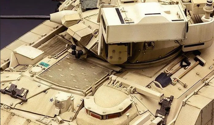 Vista superior de la maqueta del vehículo de asalto de infanteria M3A3 Bradley con sistema Busk III a escala 1:35 del fabricante Meng on referencia SS-006