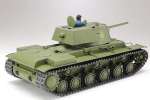 Vista trasera de la maqueta del tanque soviético KV-1 modelo de 1941 en escala 1:35 de Tamiya con referencia 35372