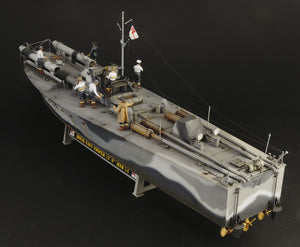 Vista trasera de la maqueta de la lancha torpedera britanica Vosper 74 en escala 1:35 de Italeri referencia 5624